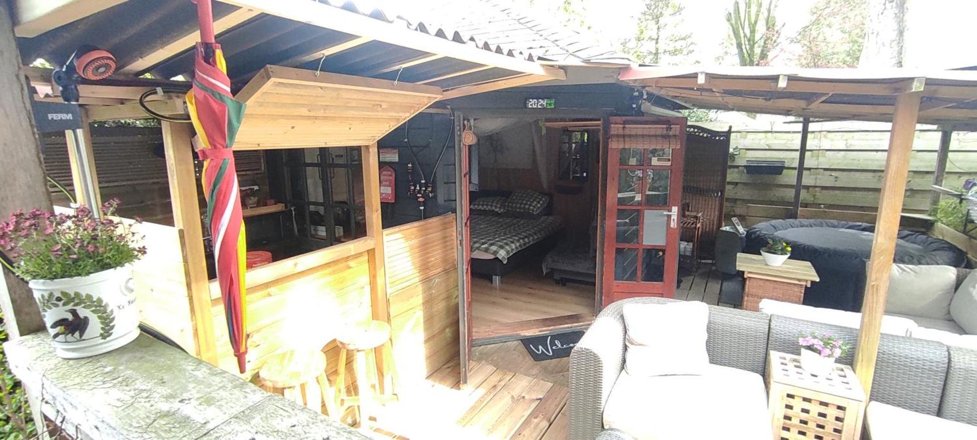 "Tempat Senang" Chalet On The Beautiful Veluwe With Airco Sauna Bbq Jacuzzi Beamer And Dog Putten Exteriör bild