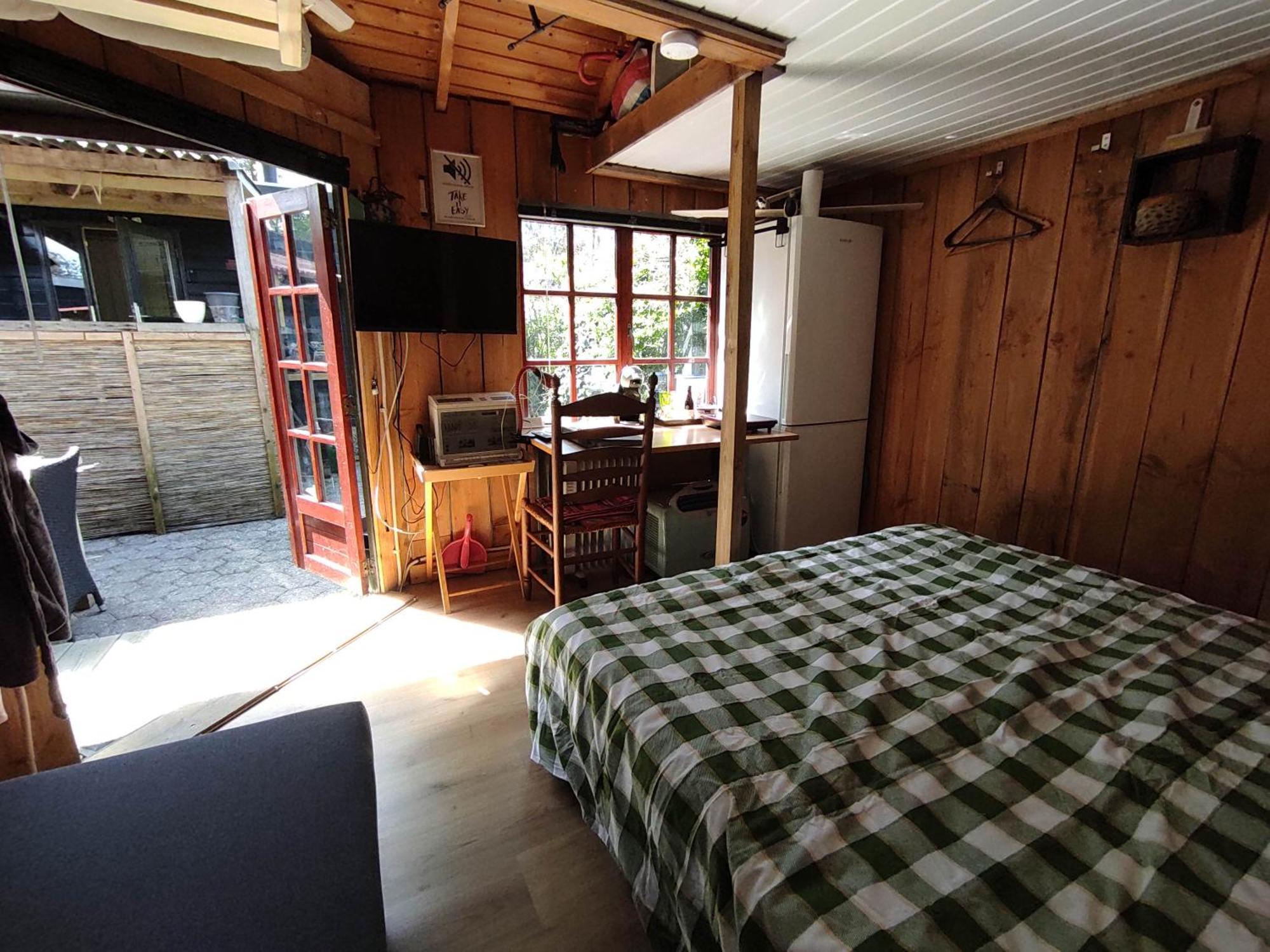 "Tempat Senang" Chalet On The Beautiful Veluwe With Airco Sauna Bbq Jacuzzi Beamer And Dog Putten Exteriör bild